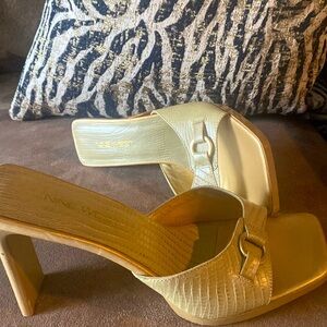 Nine West Beige Textured Mules😻❤️‍🔥🍒
